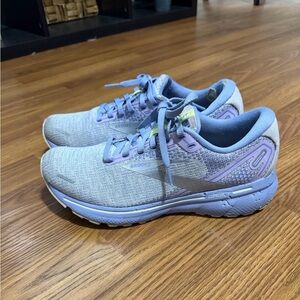 Brooks Ghost 14 women's running shoe purple size 8.5.